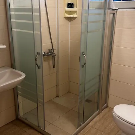 Gueneyli Spacious Flat דירה גאליפולי